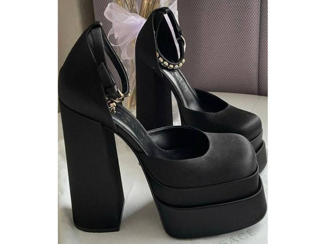 Туфли новые замша Versace bratz
