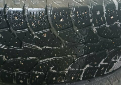 Шины зима б у 215 70 16 / 4