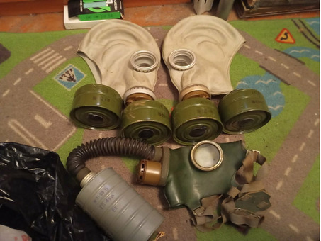 Противогаз гражданский / 4