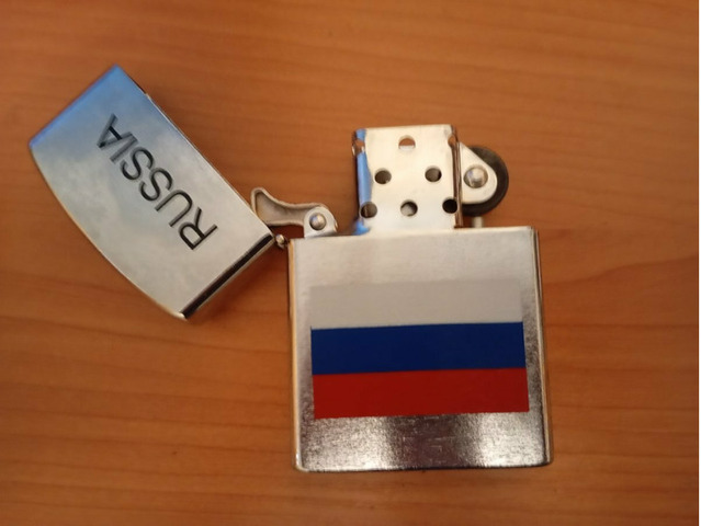 Огромная зажигалка Россия