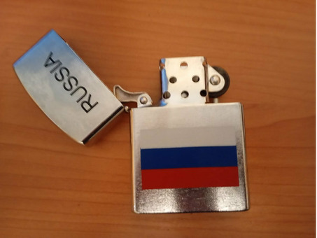 Огромная зажигалка Россия