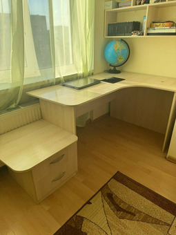 Комплект письменный стол+книжная полка. / 2