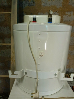 Бойлер б/у Горение на 50 л, рабочий. / 2