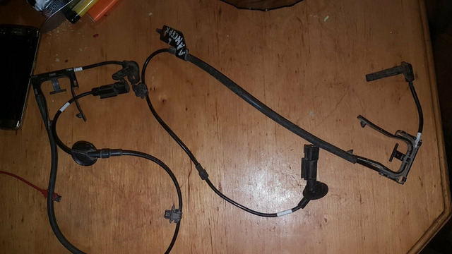 Датчик абс передний левый Mitsubishi Lancer 10 - 1/3