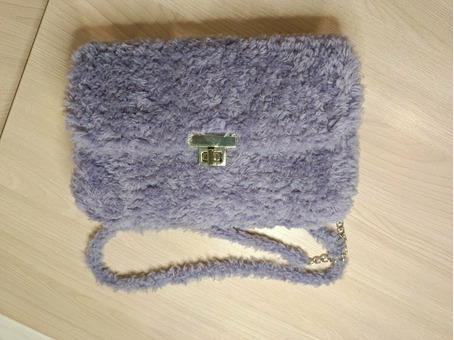 Клатч из меховой пряжи