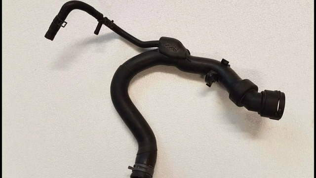 Патрубок радиатора 2,5 дизель Ауди Алроуд 2001 - 2/4