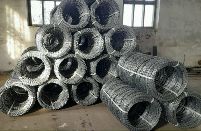 Колючая проволока СББ егоза - 1/9