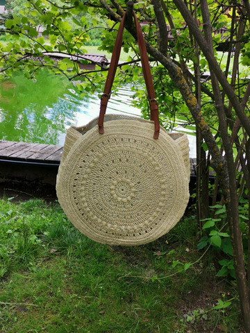 Сумка вязаная из рафии ручной работы