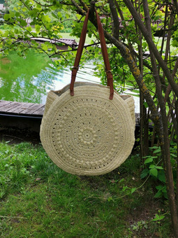 Сумка вязаная из рафии ручной работы