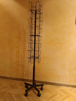 Стойка для продажи открыток на 32 кармана.