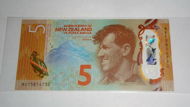 Новая Зеландия , 5 долларов , 2015 г. , Unc .