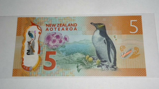 Новая Зеландия , 5 долларов , 2015 г. , Unc . - 2/2