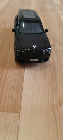 Коллекционная модель Rolls - Royce Culinan - 1/6