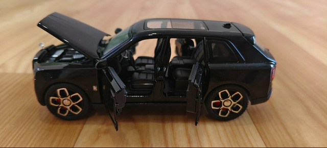 Коллекционная модель Rolls - Royce Culinan - 4/6