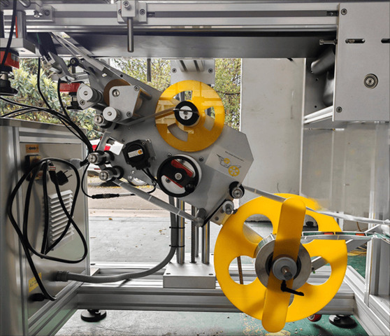 Автоматическая этикетировочная машина ЭМ04.06 - 2/4