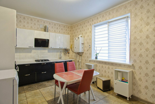 Просторный дом с четырьмя комнатами - 2/7