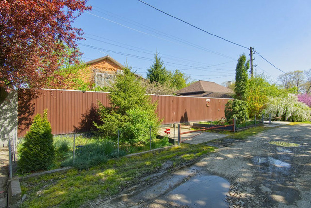 Просторный дом с участком в тихом пригороде Краснодара - 1/10