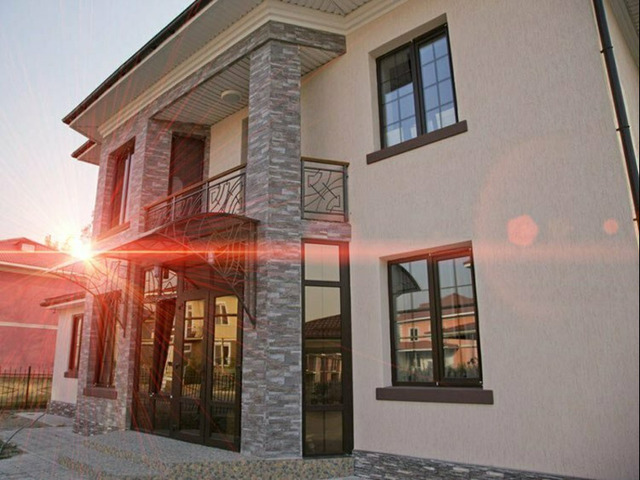 Отделка дома декоративной штукатуркой снаружи - 3/3