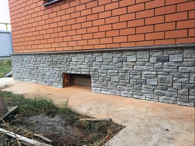 Отделка цоколя дома панелями под кирпич, под камень - 1/3