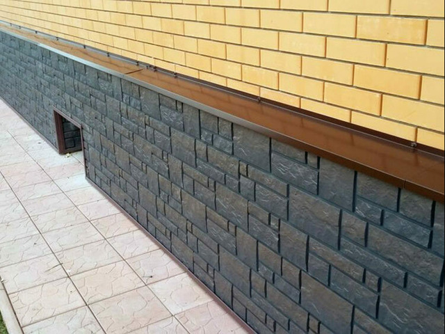 Отделка цоколя дома панелями под кирпич, под камень - 2/3